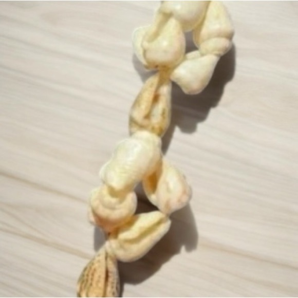 Vintage Shell Bead Necklace Approximately 40” - Picture 3 of 6